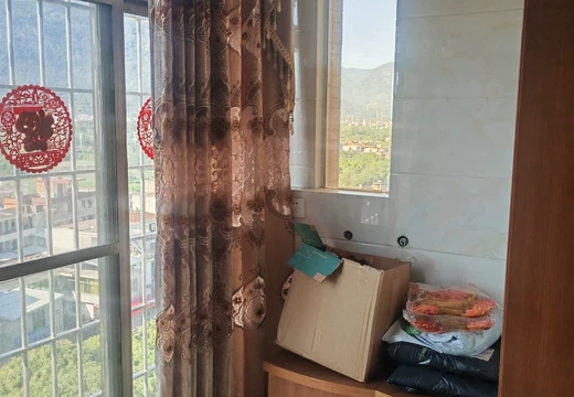 福建省莆田市涵江區(qū)梧塘鎮(zhèn)東南村東珠252號東珠小區(qū)1#樓706室房地產(chǎn)