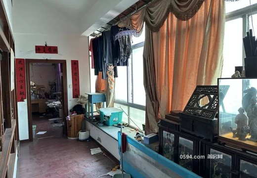 莆田市城廂區(qū)龍辦龍橋居委會龍橋住宅樓604房號住宅及車庫的房地產