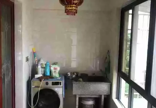 坐落在仙游縣鯉城街道學(xué)府東路3279號4梯607室的房產(chǎn)及相應(yīng)的土地使用權(quán)