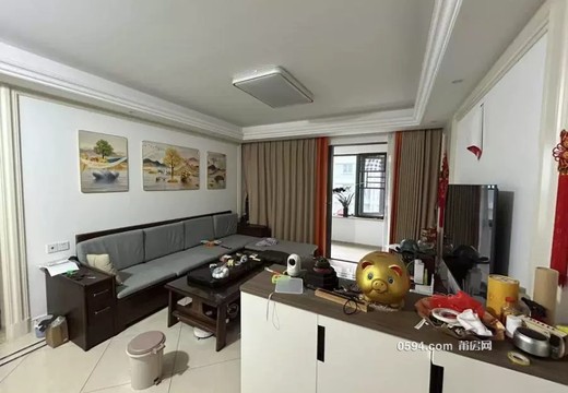 坐落莆田市城廂區(qū)霞林街道坂頭街555號(hào)攬溪小區(qū)B區(qū)1號(hào)樓402室的房地產(chǎn)