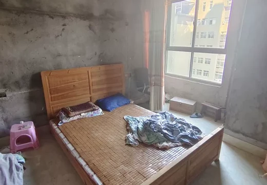 坐落在仙游縣鯉南鎮(zhèn)橫塘村體育南路399號8號樓502室的房產(chǎn)及相應(yīng)的土地使用權(quán)