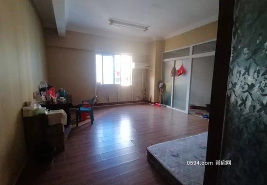 坐落莆田市城廂區(qū)鳳辦筱塘居委會南門西路518號第四層的房地產(chǎn)