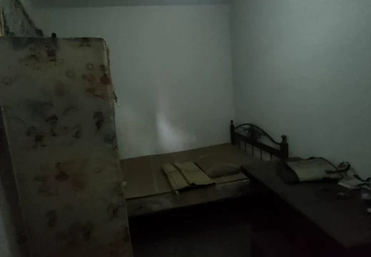 于仙游縣鯉城街道勝利路310號2梯504室的房產(chǎn)及相應的土地使用權(quán)。（不包含煤間）