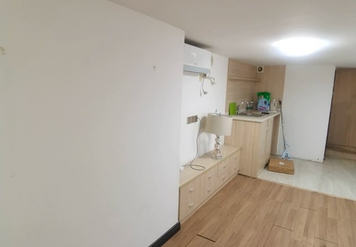 坐落莆田市荔城區(qū)鎮(zhèn)海街道荔園東路1688號正榮財富中心A區(qū)1號樓1401室、1402室、1403室的房地產(chǎn)