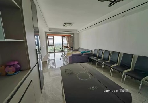 坐落莆田市秀嶼區(qū)笏石鎮(zhèn)霞厝街2511號(hào)云悅小區(qū)B區(qū)9號(hào)樓2梯1403室的房地產(chǎn)