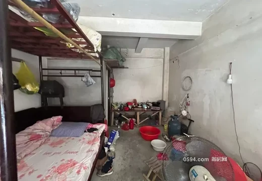 坐落莆田市城廂區(qū)霞林街道江鴻街200號成果小區(qū)4號樓120室的房地產(chǎn)