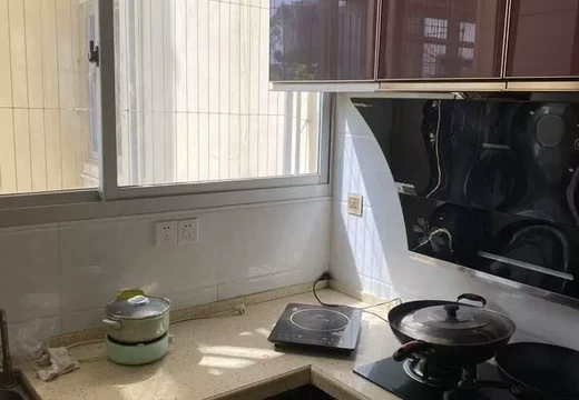 坐落在仙游縣鯉城街道城內(nèi)社區(qū)學(xué)府東路1333號(hào)15號(hào)樓401室的房產(chǎn)及相應(yīng)的土地使用權(quán)