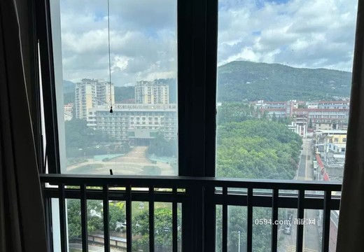 莆田市城廂區(qū)霞林街道荔華東大道8號(hào)莆田萬達(dá)廣場1號(hào)樓1003室的房地產(chǎn)