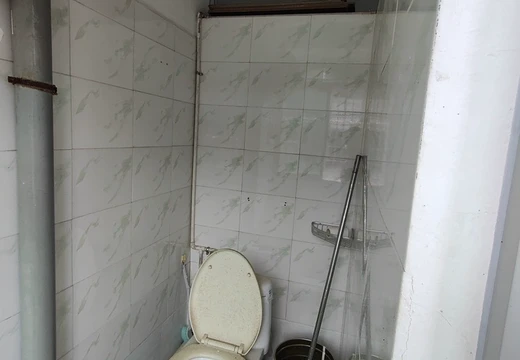 坐落在仙游縣鯉城街道南橋社區(qū)鯉東路322號601室的房產(chǎn)及相應(yīng)的土地使用權(quán)