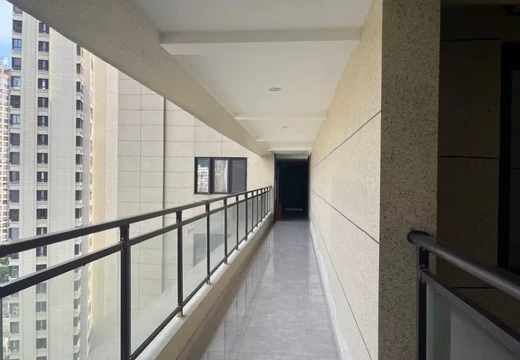 福建省莆田市荔城區(qū)西天尾鎮(zhèn)同心西路1969號(hào)溪白融信公館13號(hào)樓2梯1703室房地產(chǎn)