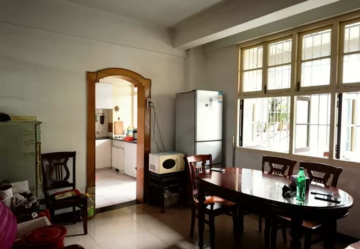 莆田市荔城區(qū)鎮(zhèn)海街道東大路449弄4號(hào)4梯307室、9號(hào)106室的房地產(chǎn)