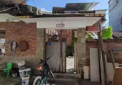 仙游縣鯉城鎮(zhèn)十字街會仙村67號(現(xiàn)門牌為十字社區(qū)會仙村101號）的房產(chǎn)及相應(yīng)的土地使用權(quán)