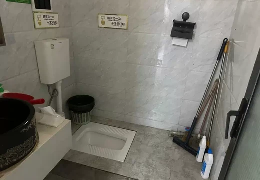 莆田市城廂區(qū)龍橋街道君悅街194、198號的房地產(chǎn)