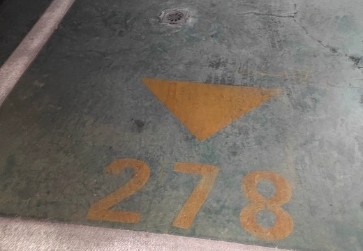 坐落在仙游縣鯉城街道學(xué)府東路1588號地下室地下1層車位278號（詳見清單1）