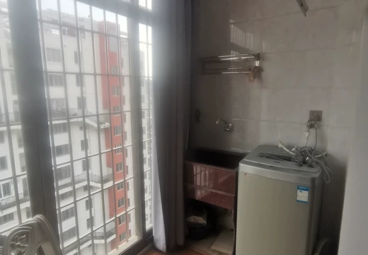 福建省莆田市涵江區(qū)涵東街道麗園路199號振興小區(qū)1#樓1梯1702室房地產(chǎn)