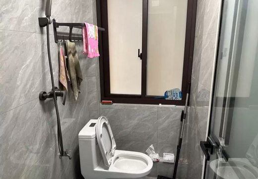 莆田市城廂區(qū)華亭鎮(zhèn)湖頭村湖頭598號鴻運(yùn)幸福里8號樓2203室的房地產(chǎn)