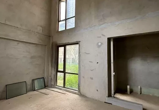 山亭鎮(zhèn)港里村天后西路88號(hào)世茂國(guó)風(fēng)大院B區(qū)8#02室（住建登記為B2地塊66#02）的房地產(chǎn)