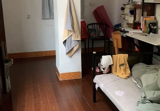 位于仙游縣鯉城街道東大街383號501室的房產(chǎn)及相應(yīng)的土地使用權(quán)