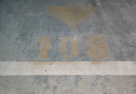 仙游縣鯉城街道城內(nèi)社區(qū)居委會(huì)學(xué)府東路1588號(hào)車(chē)位108的房地產(chǎn)