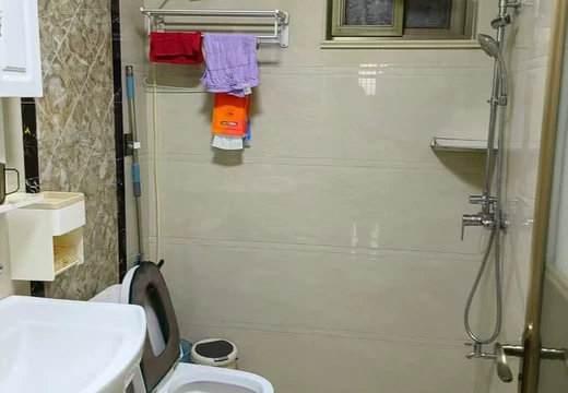 福建省莆田市荔城區(qū)鎮(zhèn)海街道荔園南路1333號誼來家園2號樓1梯301A、301B的兩處不動產(chǎn)