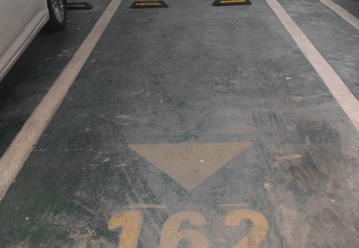 坐落在仙游縣鯉城街道學(xué)府東路1588號地下室地下1層車位162號（詳見清單1）坐落在仙游縣鯉城街道學(xué)府東路1588號地下室地下1層車位（詳見清單1）