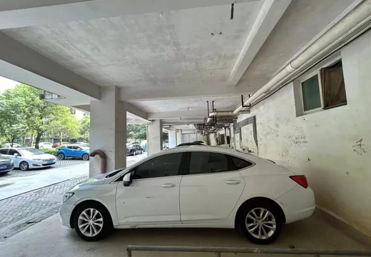 坐落莆田市城廂區(qū)霞林街道荔華東大道639號(hào)荔景小區(qū)11號(hào)樓109室車位的房地產(chǎn)