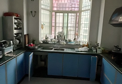 福建省莆田市荔城區(qū)鎮(zhèn)海居委會豐美路685弄26號（信輝小區(qū)1號樓2梯402室及柴間）