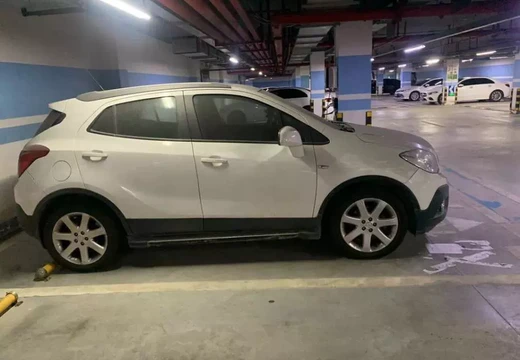 福建省莆田市涵江區(qū)白塘鎮(zhèn)紫霞路669號保利譽峰花園B區(qū)地下一層104號車位