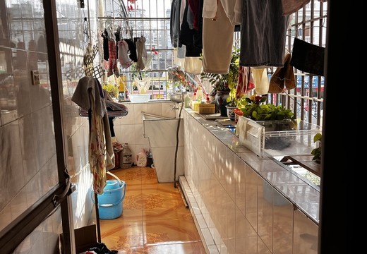 坐落于仙游縣鯉南鎮(zhèn)柳坑柳安街281號第二層的房地產(chǎn)。