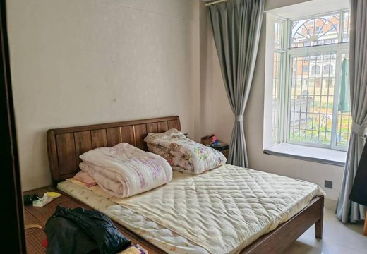 坐落在仙游縣鯉城街道辦事處龍泉社區(qū)（鯉北龍泉廉租房）10幢2層209的房產及相應的土地使用權