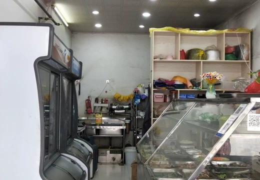 坐落仙游縣楓亭鎮(zhèn)霞街社區(qū)（濱江步行街）D4幢店鋪107的房產(chǎn)及相應(yīng)的土地使用權(quán)