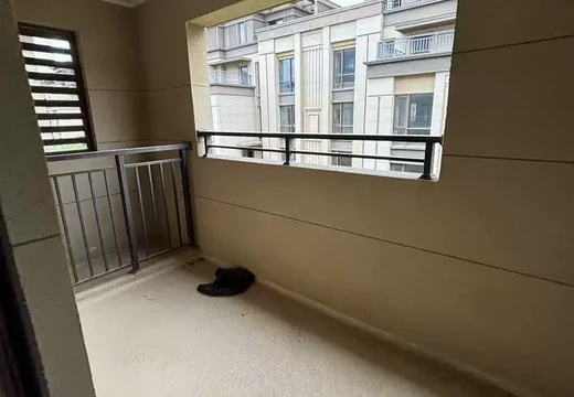 山亭鎮(zhèn)港里村天后西路88號世茂國風(fēng)大院A區(qū)3#02室（住建登記為B1地塊7#02）的房地產(chǎn)