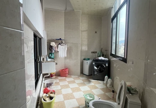 仙游縣榜頭鎮(zhèn)上昆村東莊258號的房產(chǎn)及相應(yīng)的土地使用權(quán)