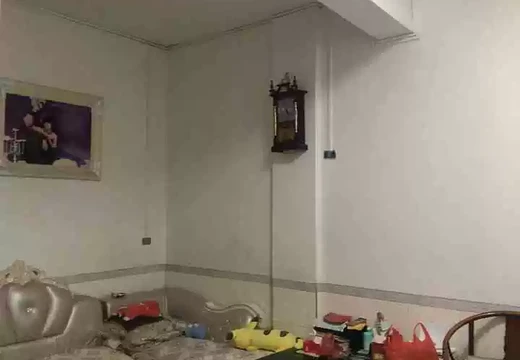 位于仙游縣榜頭鎮(zhèn)下明社區(qū)瀨榜路1-6層的房產(chǎn)（不含搭蓋建筑物）及相應(yīng)的土地使用權(quán)