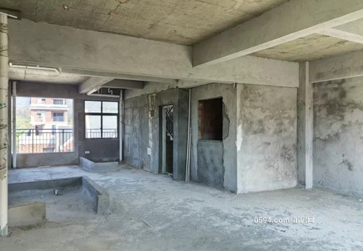 坐落仙游縣鯉城街道龍泉社區(qū)師范路東側(cè)(萬晨·伯爵山B地塊）B76#幢5-7層住宅06的房地產(chǎn)