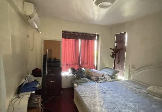 坐落在福建省莆田市荔城區(qū)鎮(zhèn)海街道漢庭路305號漢庭B區(qū)14號樓1梯位401室的房產(chǎn)及相應(yīng)的土地使用權(quán)