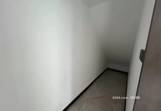 坐落莆田市城廂區(qū)勝利南街1998號4號樓2102室的房地產(chǎn)