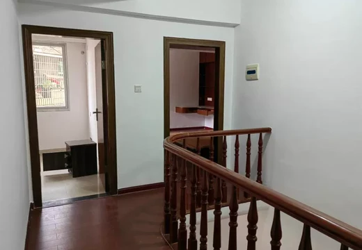 莆田市城廂區(qū)龍橋辦下磨居委會(huì)梅園西路梅園大廈10幢503房號(hào)住宅及10幢70房號(hào)柴間的房地產(chǎn)