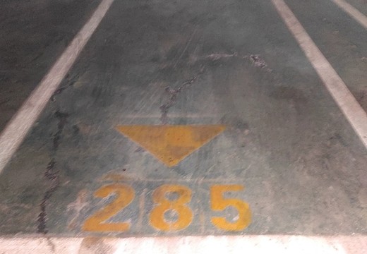 坐落在仙游縣鯉城街道學(xué)府東路1588號(hào)地下室地下1層車位285號(hào)（詳見清單1）