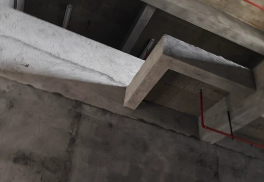 位于仙游縣鯉南鎮(zhèn)玉田村溫泉支路3333號(hào)15#107鋪的房產(chǎn)及相應(yīng)的土地使用權(quán)