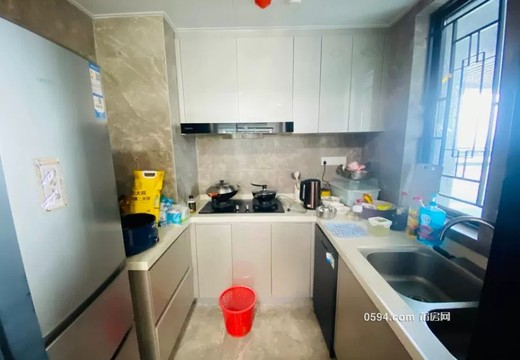 福建省莆田市荔城區(qū)拱辰街道赤溪路236號天匯公館2號樓1702室的房地產