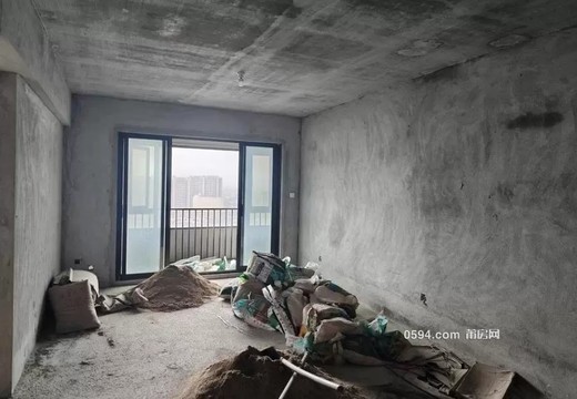 福建省莆田市涵江區(qū)城涵東大道1566號保利觀瀾府A區(qū)1號樓1梯位2702室的房地產(chǎn)