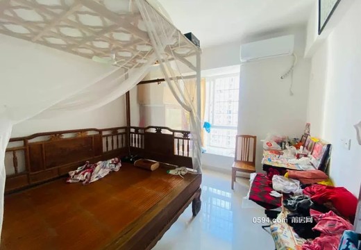 福建省莆田市城廂區(qū)霞林街道八二一南街1255號澄湖小區(qū)1號樓2梯1606室的房地產(chǎn)