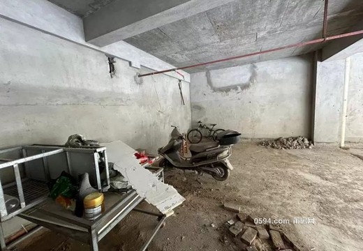 坐落莆田市城廂區(qū)龍橋街道荔城中大道1222號(hào)世紀(jì)豪景106室的房地產(chǎn)