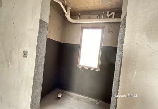 福建省莆田市城廂區(qū)龍橋街道山兜路666號(hào)天璽公館B區(qū)9號(hào)樓2梯2804室的房地產(chǎn)