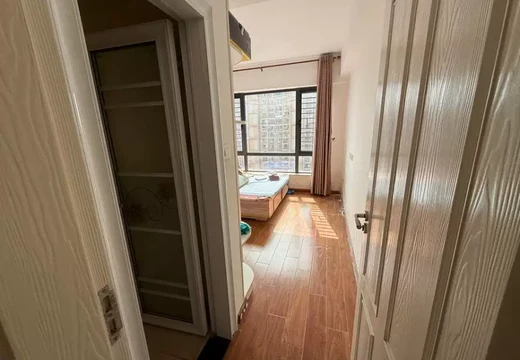 福建省莆田市荔城區(qū)拱辰街道東圳東路1399號皇庭駿景2號樓1梯2002室的房地產