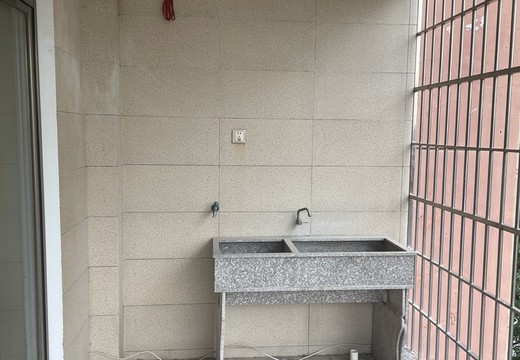 福建省莆田市涵江區(qū)涵西街道延寧社區(qū)東埕尾168號(hào)1號(hào)樓1梯402室房地產(chǎn)