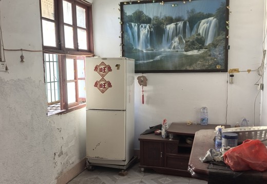 福建省莆田市涵江區(qū)六一東路145弄15幢1梯402號(hào)房地產(chǎn)