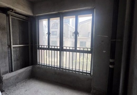 莆田市荔城區(qū)西天尾鎮(zhèn)九華路南側(cè)“正鼎·北戴河”項(xiàng)目地塊四（鼎馨小區(qū)B區(qū)）A1#305室（公寓）的房地產(chǎn)