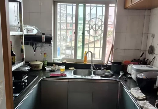福建省莆田市荔城区英龙居委会胜利路城门街99号201室及柴火间的不动产